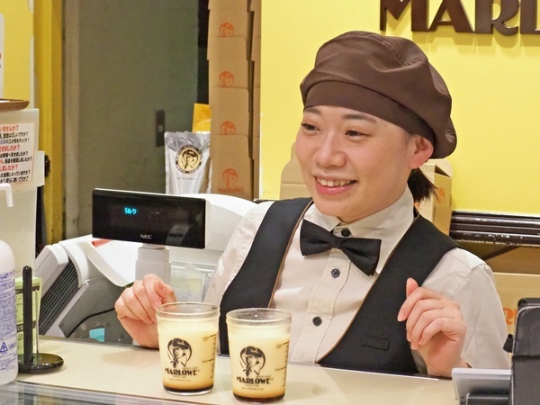 ショーケースには、
マーロウの手作り焼きビーカープリン