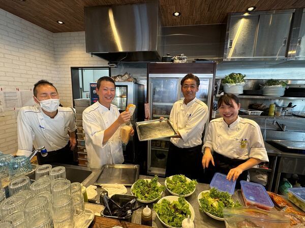 キッチンシェフとお客様によろこんで
いただく季節のメニューづくり。