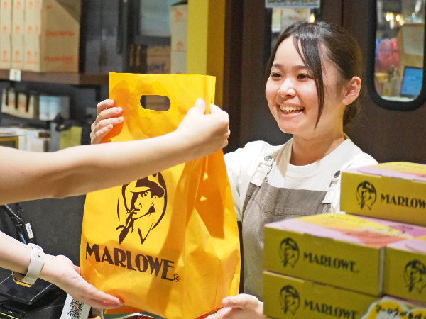 笑顔でお客様をお迎えします。