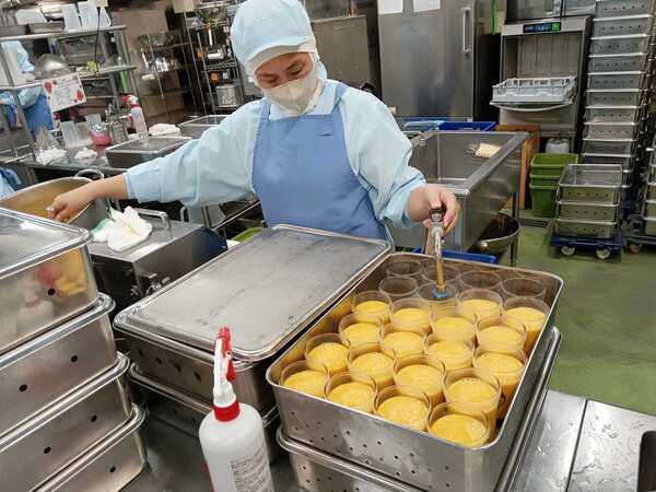 プリン工房の様子①
手づくりにこだわったマーロウのプリン