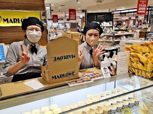 チームワークで店舗を運営していきます。