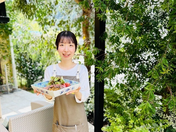 気持ちの良いテラス席も人気で
週末には満席になります♪