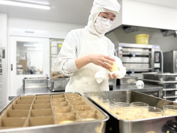 ◎未経験者歓迎 【ビーカープリンのマーロウ 製造パート募集!】◎9:00~勤務スタート ◎週3日程度 平日のみ勤務OK ◎横須賀市平成町のマーロウヨコスカファクトリープリン工房内でのお仕事です。◎車バイク通勤可能