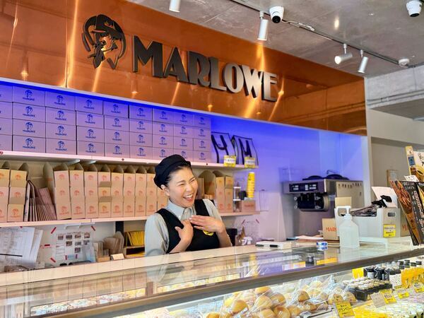 お客様との会話も大切に。
地元のお客様も多い店舗です♪