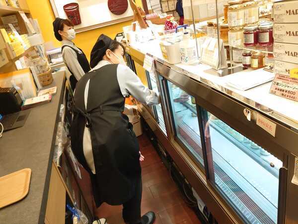 一つ一つの商品を丁寧に
お客様の気持ちになって扱います。