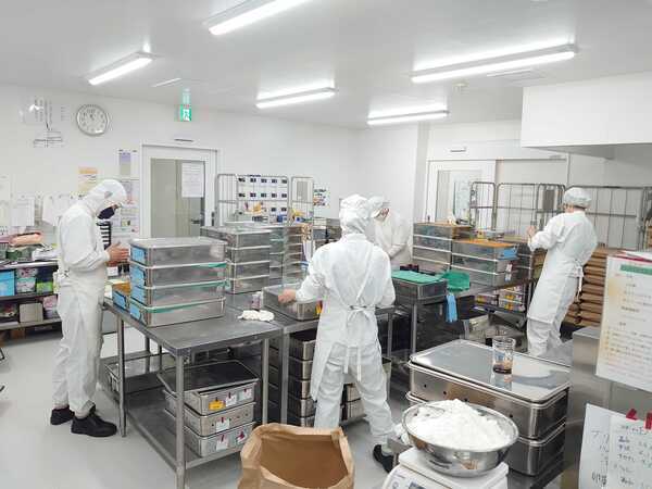 製造した商品のチェック
一つ一つ確認して、出荷していきます。