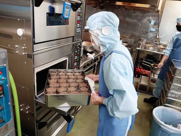 プリン工房の様子②
丁寧なプリン製造