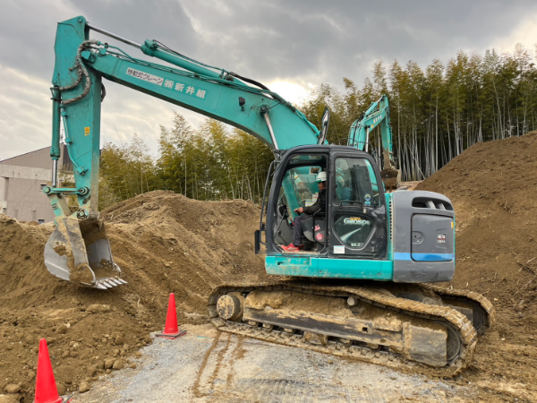 【重機オペレーター/正社員】★月給33万円~40万円★資格取得支援制度あり★資格手当あり★残業月平均5時間程度★賞与年2回★昇給あり★髪型髪色自由