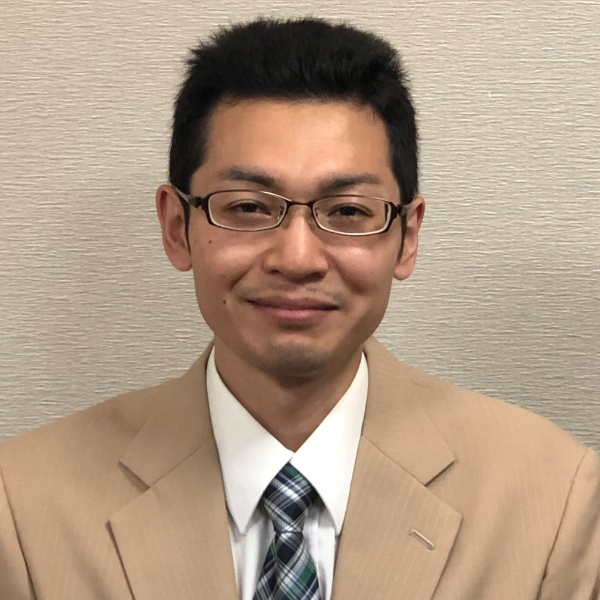 フロント係/飯島　健