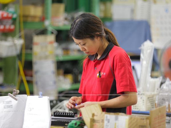 いつでも相談、質問できる環境なので
製造業未経験の方も安心！