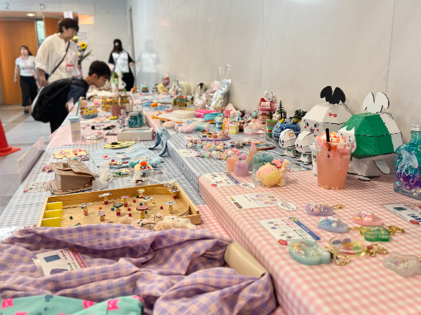 入口ではたくさんの完成サンプルを展示しています