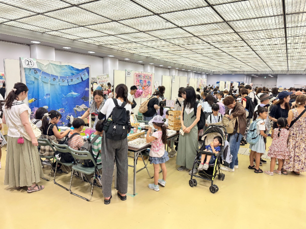 朝からたくさんのお客様で賑わう会場です