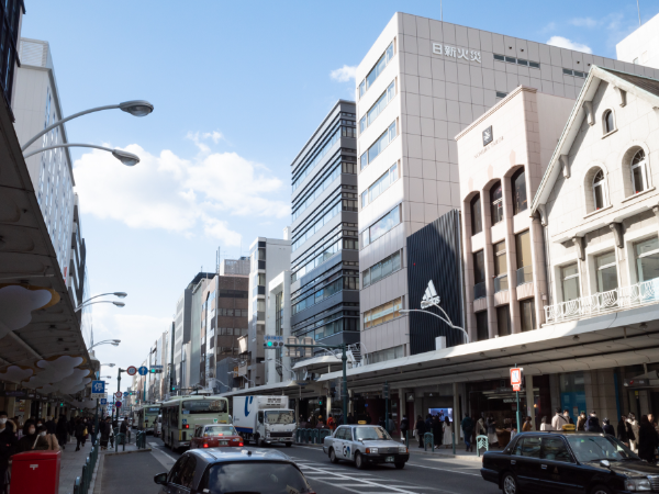 ノムラテーラーとは