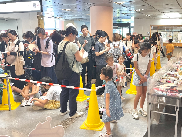 開場前の入口前の様子です