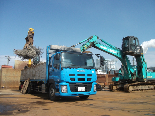 金属の溶接、溶断工を募集します。身近な金属から見たことの無い金属まで、いろいろな金属に出会えます。