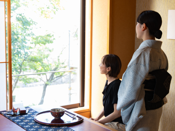 【正社員】老舗の高級旅館「ABBA RESORTS IZU - 坐漁荘」内の和食レストラン「和食処さくら」での接客スタッフ *女子寮完備 *未経験歓迎・無資格OK *社員食堂完備 *月平均10時間程度