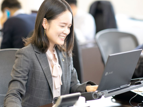 アスカとの出会いと入社理由は?