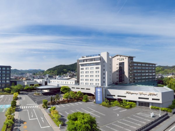 2023年に開業50周年を迎えた、
地域密着のホテルで腰をすえて働けます！