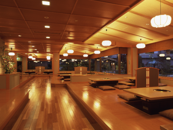 店内はテーブル席・小上がり席のほか、
個室のお座敷席があります。