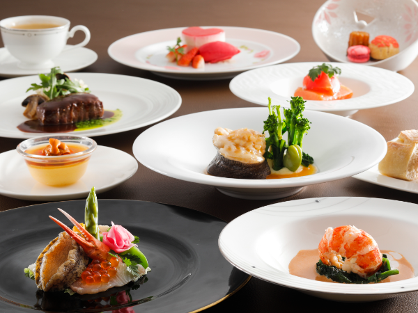 洋食レストラン『グリーンコート』では、
本格的なフレンチコースもご用意。