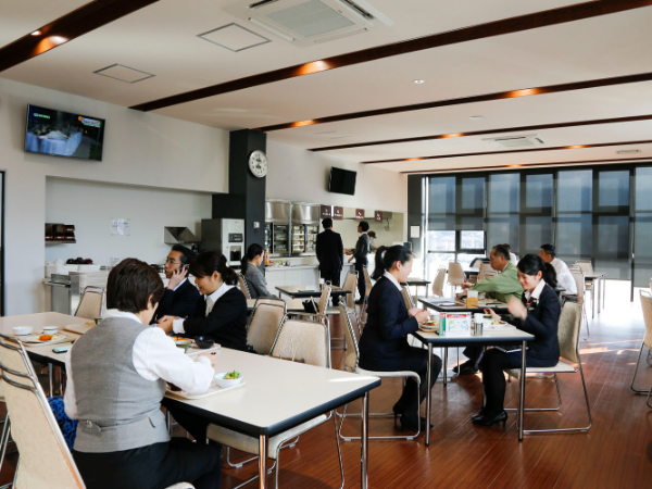 スタッフ同士の距離が近い、風通しの良い社風