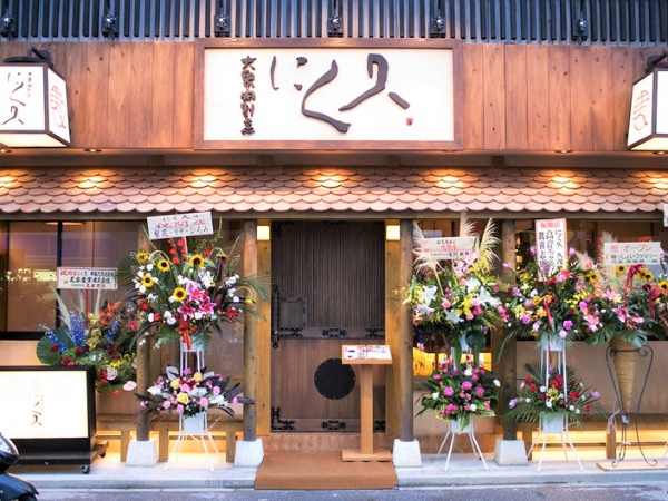 【沖縄県内にある当社複数飲食店舗の管理をする統括料理長！】月給40万円以上＋賞与(ボーナス)年3回★昇給査定年2回★社保完備★入寮可★入社祝6万円あり