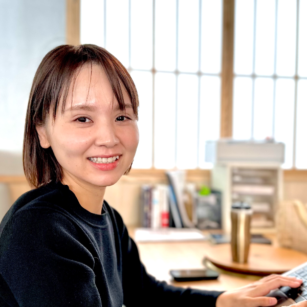 本部｜総務責任者/花島 瞳