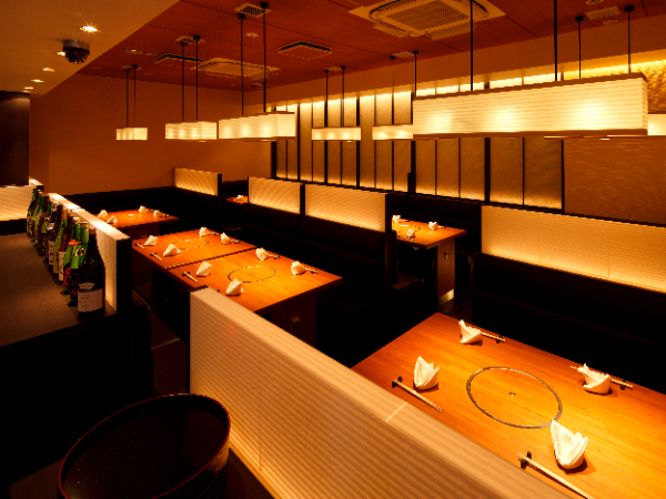 【アルバイト】☆ミシュラン獲得実績有／賄いに自信があり／ホール／未経験・学生・扶養内・WワークOK／髪色自由・ピアスＯＫ／履歴書不要