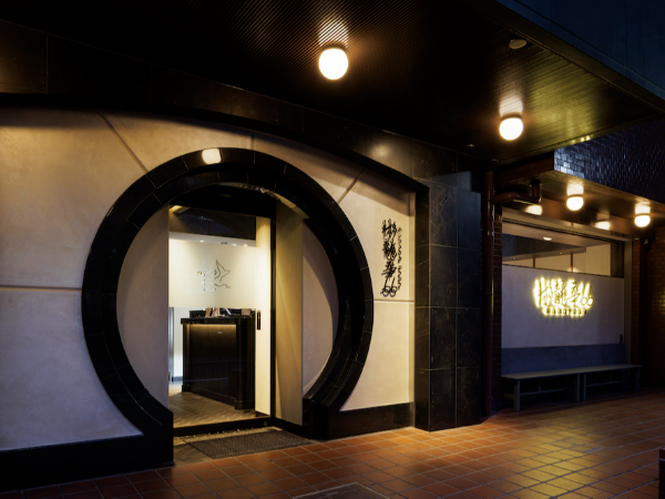 【正社員】☆広東料理中心の中国料理レストラン☆ホール業務☆未経験OK／学歴＆転職歴不問／昇給＆賞与年2回☆