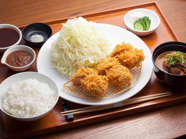  ☆揚げ師大募集☆海外出店も計画中＜週休2日制＞☆五反田駅徒歩5分！こだわりのとんかつ☆