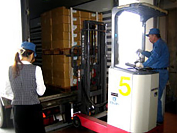 【倉庫作業】★日本で3社だけの安定した事業基盤 ★年間休日132日 ★転勤なし