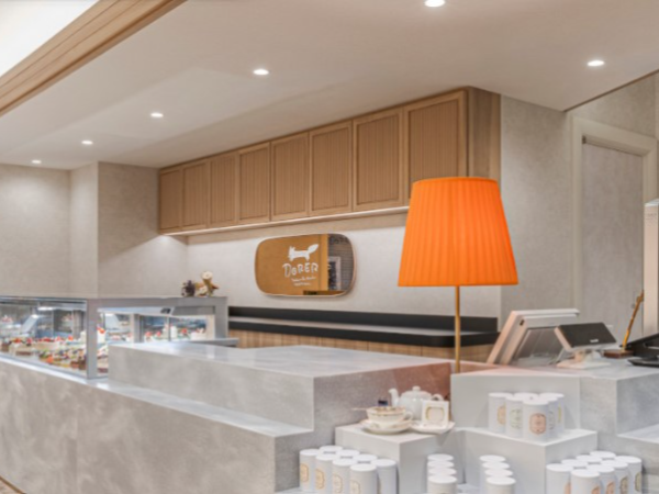 横浜ベイシェラトンホテル「ペストリーショップ」でのケーキ・パンの販売のお仕事です。