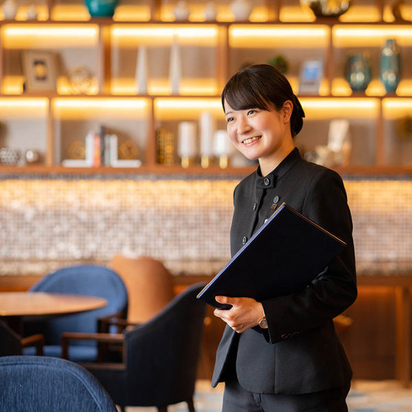 宿泊部/フロントレセプション クラブ勤務/松土 杏菜さん