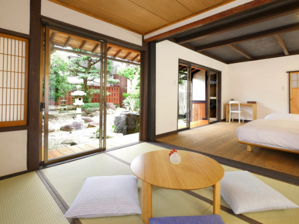 接客を中心に、スタッフの教育や管理も担当