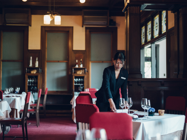 お客様の特別な一日を支える
丁寧な接客をお願いします