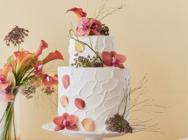世界にたったひとつのウエディングケーキに
ぜひあなたの想いも込めてください。
