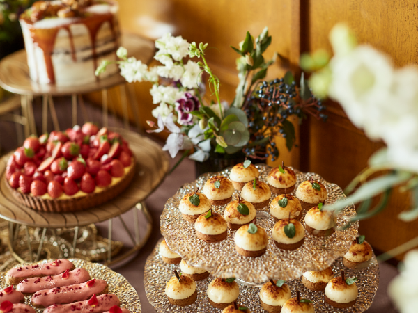 華やかなデザートビュッフェで
おふたりからゲストへのおもてなし。