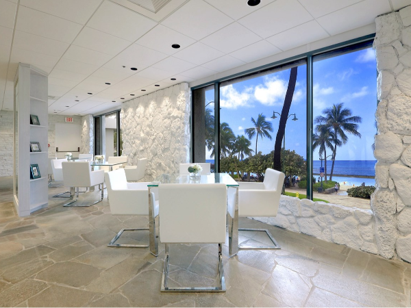 洗練されたアイテムで
トータルプロデュースできるのが強み。