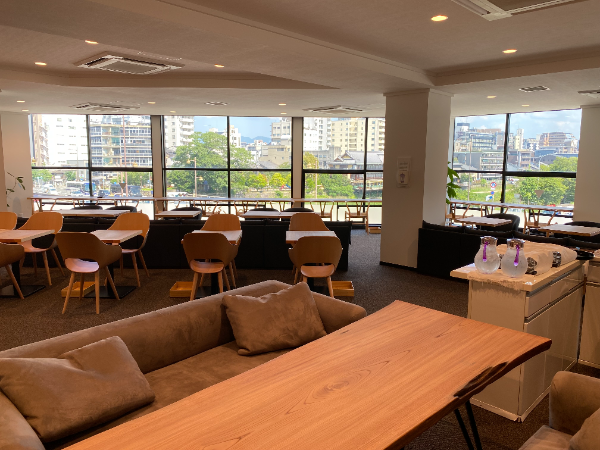 【カフェ ホールスタッフ】五条川端のカフェ ふふふあん ●「京麸」や「京ゆば」を使用した料理を提供するカフェです ●未経験者歓迎 ●学歴不問 ●昼のみの営業