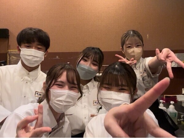 【アルバイト◎やよい軒新町店のホールスタッフ 】レジ＆オーダー取りなし★未経験歓迎★まかないでやよい軒料理が300円★ダブルワーク・副業OK！★髪色自由★年齢不問・経歴不問