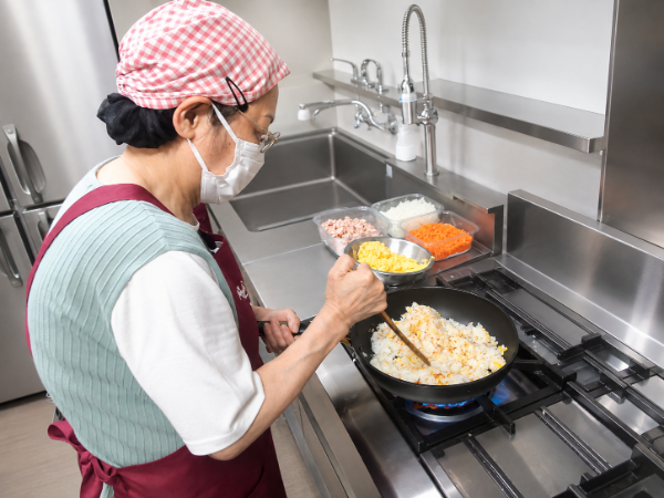 長く働くスタッフが多数
丁寧にお教えします