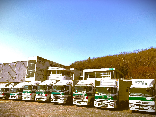 030岐阜釜戸_◎ドライバーと荷主の架け橋に。営業所の“調整力”を支える仕事◎電話対応から配車補助まで。電話対応・伝票処理・配車補助。物流の現場を支える“縁の下の力持ち”◎事務だけじゃない現場とつながる。営業所の“司令塔”◎65歳まで正社員で働けます◎・週休2日・年間休日120日以上・賞与年2回・手当充実