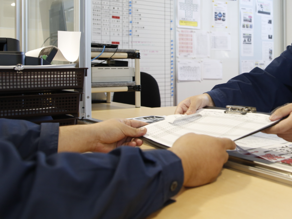 0801富山_◎物流の安全はあなたの声から始まる。点呼業務・正社員募集◎経験よりも“誠実さ”と“責任感”。物流を支える縁の下の力持ちに◎地元で長く働ける安心感。司企業で“安定”と“やりがい”を両立◎定年65歳長く働けます◎・週休2日・年間休日120日以上・賞与年2回・手当充実