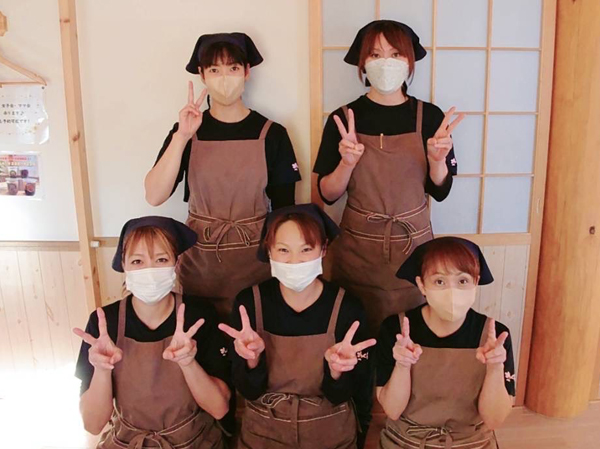 【正社員:店内スタッフ/手打ちそば さくら 千歳店】車通勤OK★経験を積んでキャリアアップ可能★道内・道外に複数店舗を持つ安定企業◎学歴・経験は問いません!ヤル気・人柄を重視します!