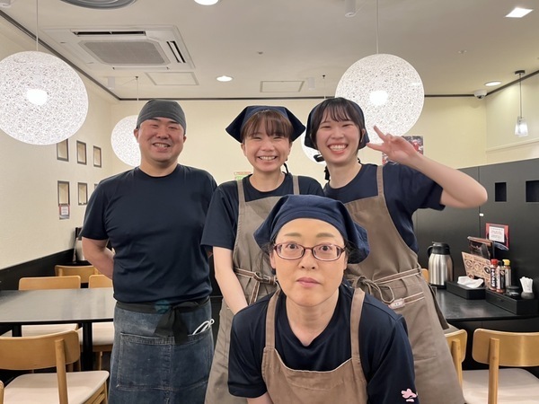 【アルバイトパート/飲食店スタッフ：手打ちそば さくら サッポロファクトリー店】≪土日祝は時給UPの特典付きの好待遇≫［学校・家事・育児］頑張るあなたを応援♪お蕎麦屋さんで効率的にサクッと働ける◎子どものいない時間・学校のない土日祝のみ等働き方はあなた次第♪週2日～勤務OK！