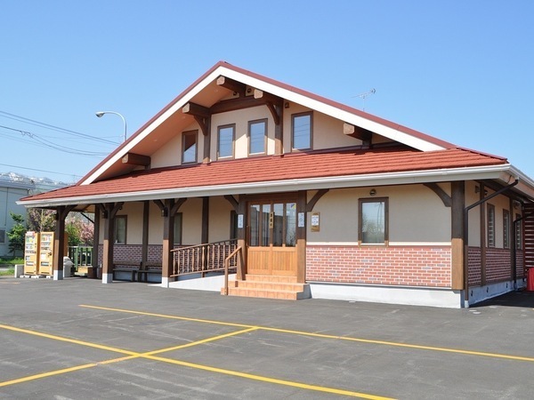 【アルバイト・パート/接客スタッフ：手打ちそば さくら 手稲明日風店】≪便利な立地と融通の利くシフトで主婦（夫）さんに人気≫日中にサクッと働いて家事と両立しているパートさん多数在籍！学校終わりに働く学生さんも◎土日祝も出勤できる方は採用率さらにアップ★お子さんの体調不良や学校の行事等にも臨機応変に対応します！