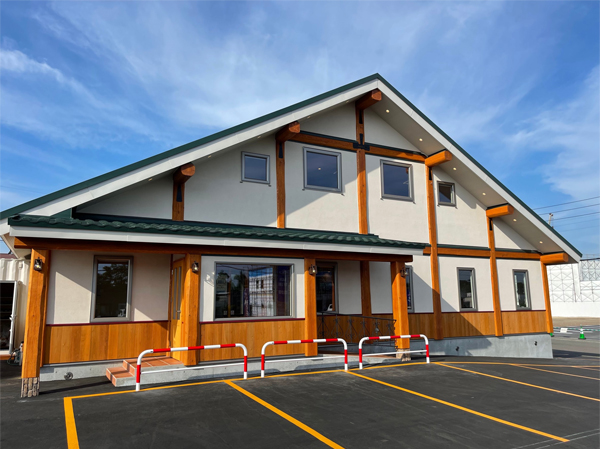 【アルバイト・パート/接客スタッフ：手打ちそば さくら  千歳店】≪土日祝は時給アップ!!≫≪人気YouTubeでも特集される人気そば店★≫土日だけの勤務でも約5万円GET！学校がない日だけ働く学生さんやお小遣い稼ぎしたい主婦パートさん多数在籍中！車通勤OK⇒勤務前後は近くの大型スーパーでお買い物も可能！急な体調不良やイベントのお休みも対応するのでご安心を！