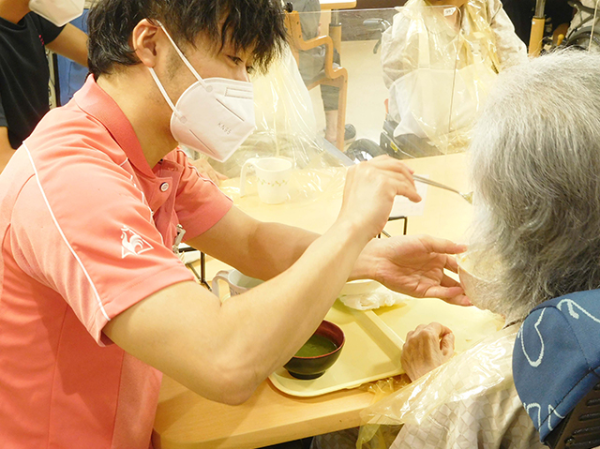 【正職員/介護福祉士/経験1~4年】★鹿児島中央★県内では希少な専門病棟◎若いスタッフが多く活気に溢れる職場です◎IT化推進で業務負担を軽減◎表彰制度・福利厚生が充実◎有休取得率ほぼ100%◎