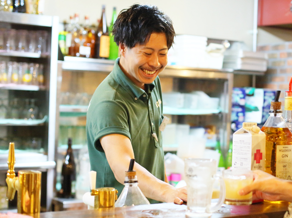 【アルバイト/調理staff:エゾバルバンバン 札幌駅前通店】接客がニガテという方にもおすすめ！簡単な調理補助バイト★美味しいまかない付き＆サツエキ徒歩5分！◎友達と一緒に応募も大歓迎★学生スタッフも多数活躍中！楽しいのは接客だけじゃない♪
