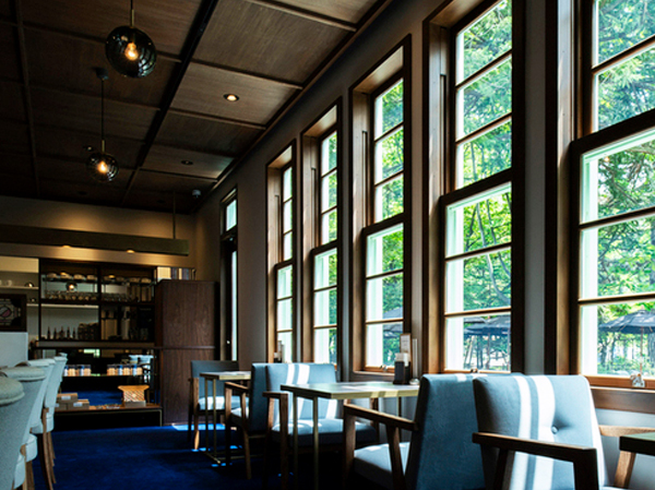 【アルバイト/接客スタッフ:和洋折衷喫茶 ナガヤマレスト】昭和レトロな喫茶カフェ♪カラフルなソフトクリームフロートが映えると人気◎バスセンター駅徒歩5分!永山記念公園内にあるフォトジェニックな喫茶カフェでバイトしませんか?まずは雰囲気を感じてみるのもあり!お友達との応募もOK!